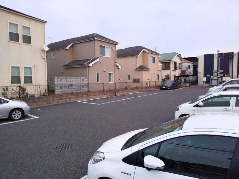 レオネクストＦｒｅｅ　Ｏｎｅ 駐車場