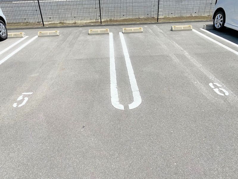 クレイノガーデンとねりこ 駐車場