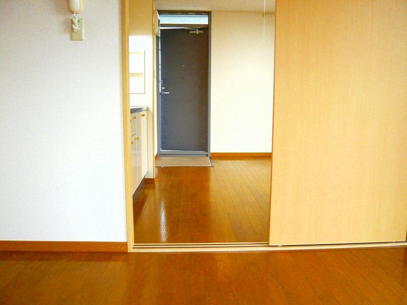 レオパレスグリーンハイツＡ 玄関