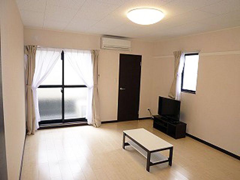 レオネクストアムローゾ 居間