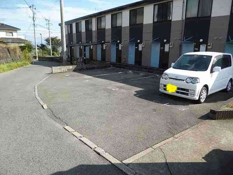 レオパレスタウンビュー飛田 駐車場