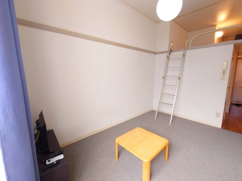 レオパレスディアコート 居間