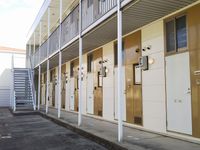 レオパレス高師 玄関