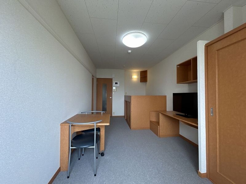 レオパレスピュアタウン 居間