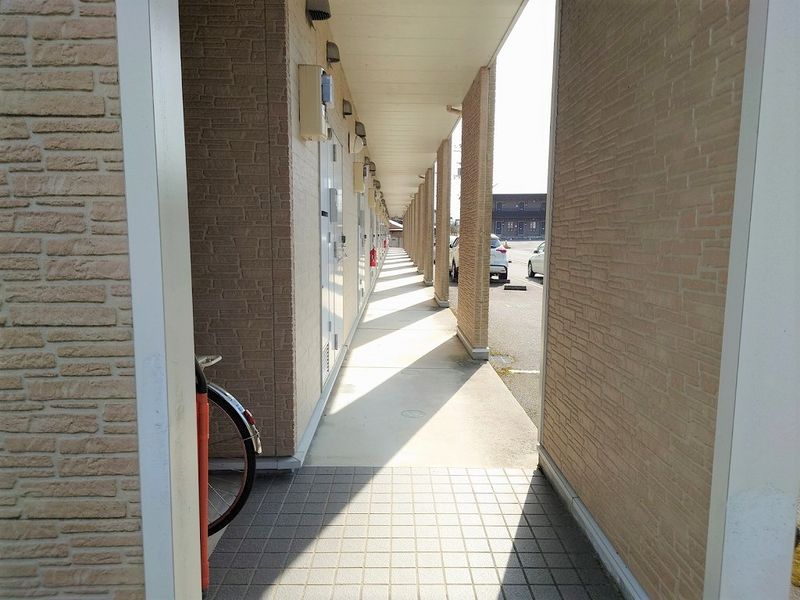 レオパレスメゾンイーストタウン エントランス