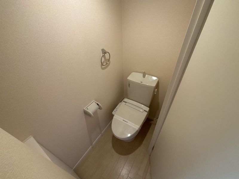 LEONEXT Mon Silk Claire Toilet