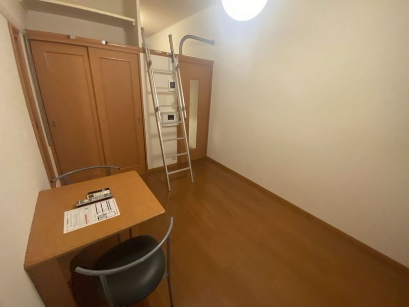 レオパレス愛和 居間