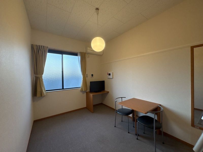 レオパレスグランドゥール蘇我 居間
