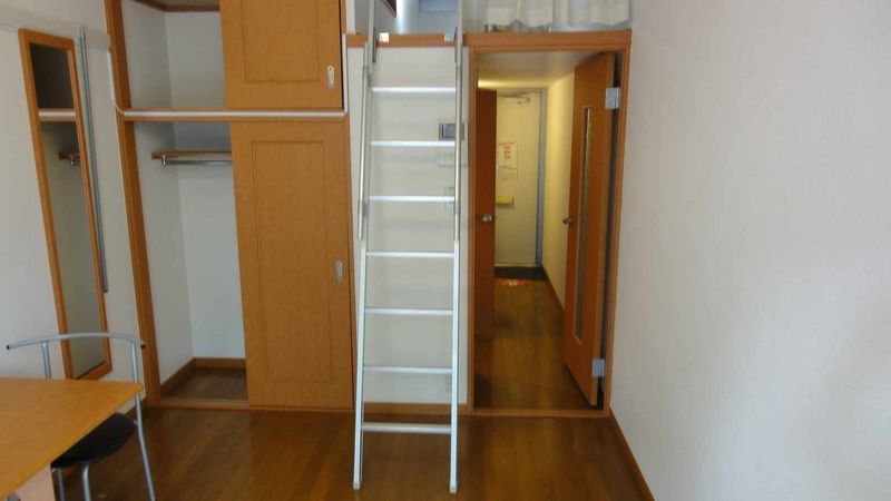 レオパレスフォレット湘南 居間