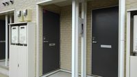 レオパレスキャトル　セゾン 玄関