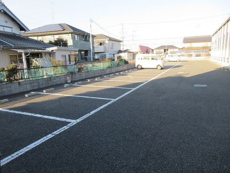レオネクストレリーフ 駐車場