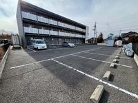 レオパレスＣＬＯＶＥＲ 駐車場