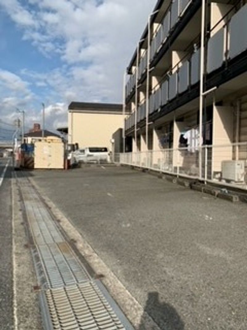 レオパレスＯＺＡＫＩ 駐車場