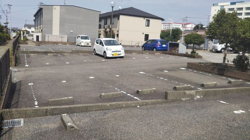 レオパレスドリームハウス　愛野 駐車場