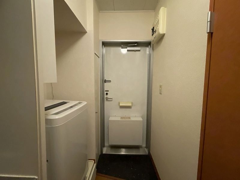 レオパレスロビン 玄関