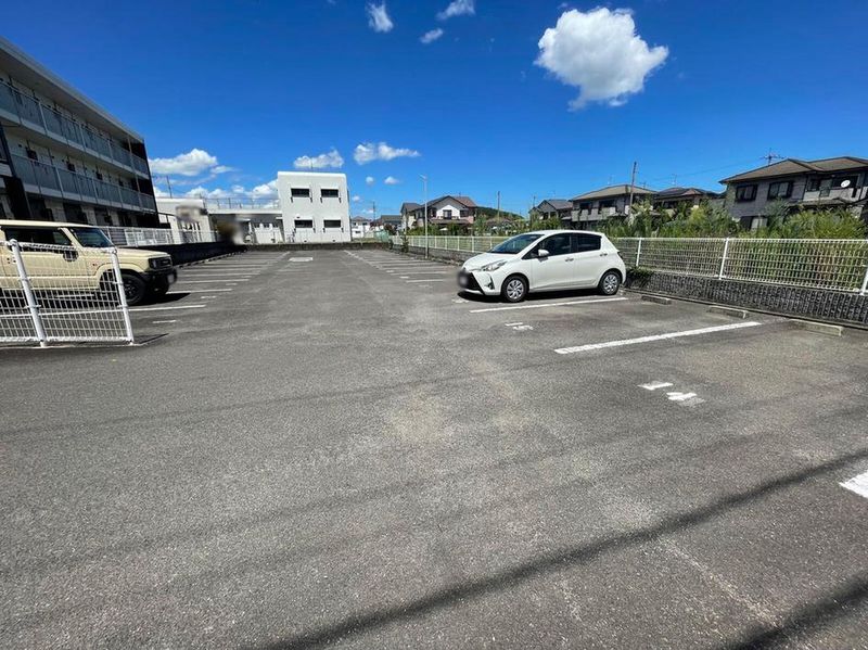 レオパレスＡＳＴ 駐車場
