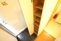 レオパレスクレド六甲 玄関