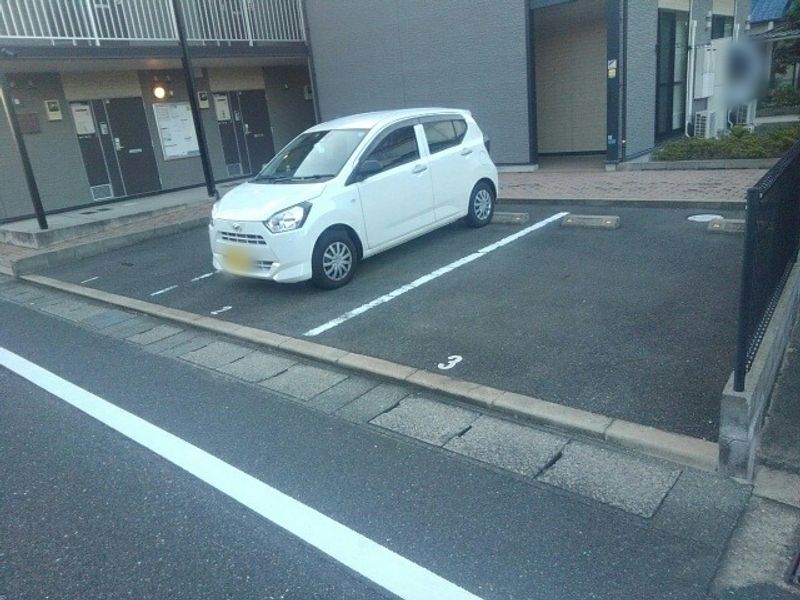 レオパレスジューンウィル 駐車場