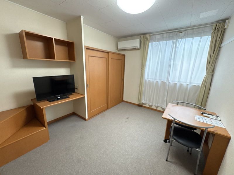 レオパレス有楽 居間