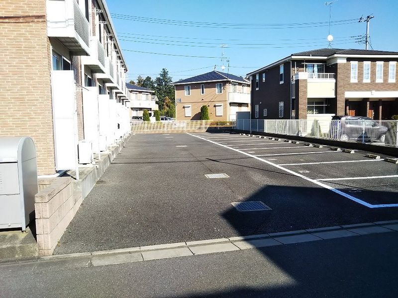 レオパレスミドリノＢ 駐車場
