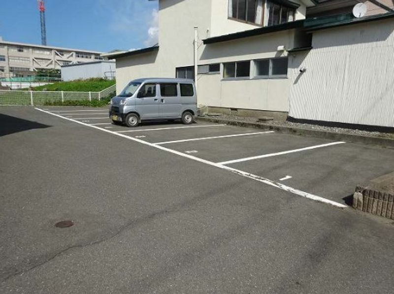 レオパレスアネックス 駐車場