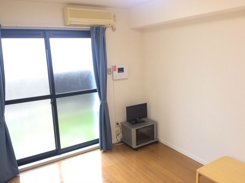 レオパレス清水 居間