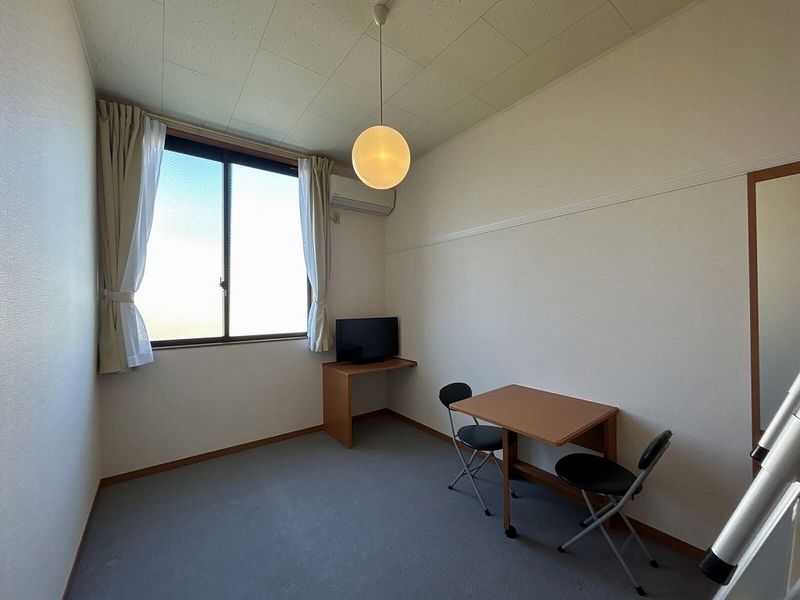 レオパレスＳＴフロント指扇 居間