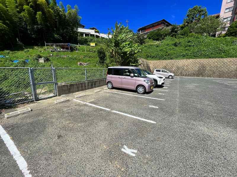 クレイノソレーユ　シャルダン 駐車場