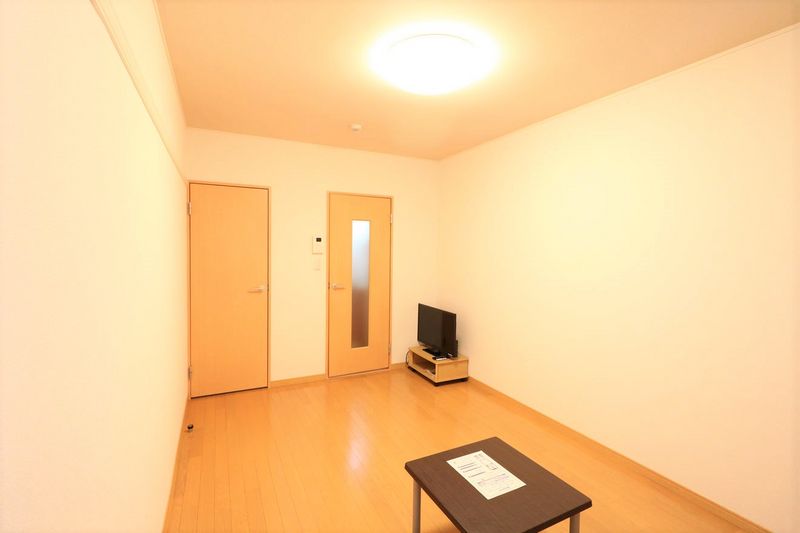 レオパレスリバービレッジ 居間