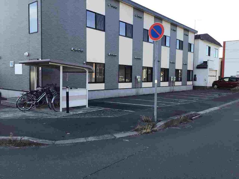 レオパレス若松町Ⅱ 駐車場
