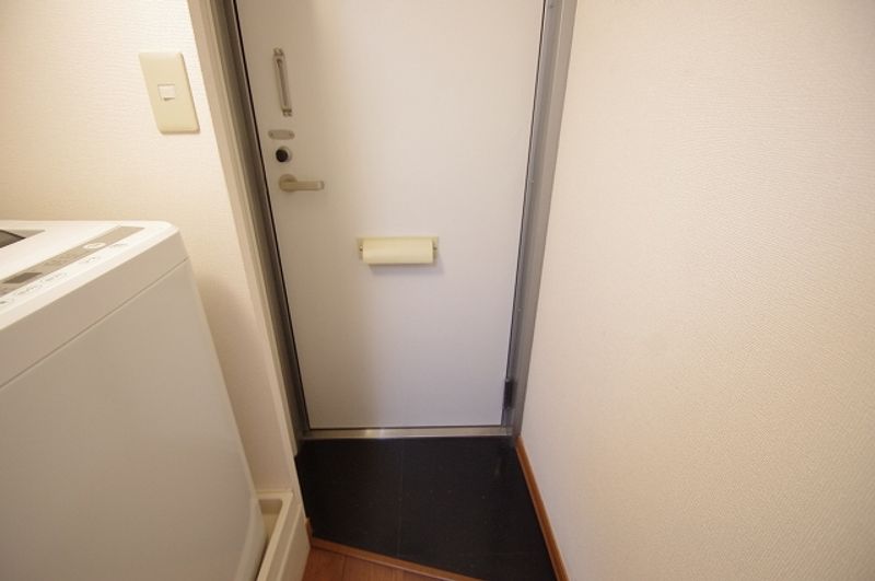 レオパレスメルツェ 玄関