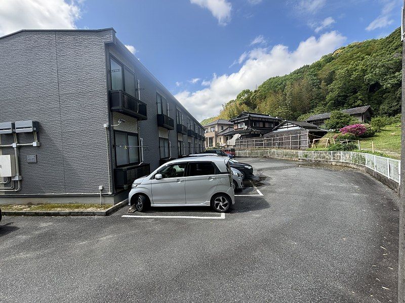 レオパレス荻町 駐車場