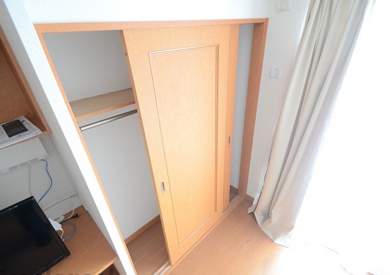 レオパレス紺屋町 収納