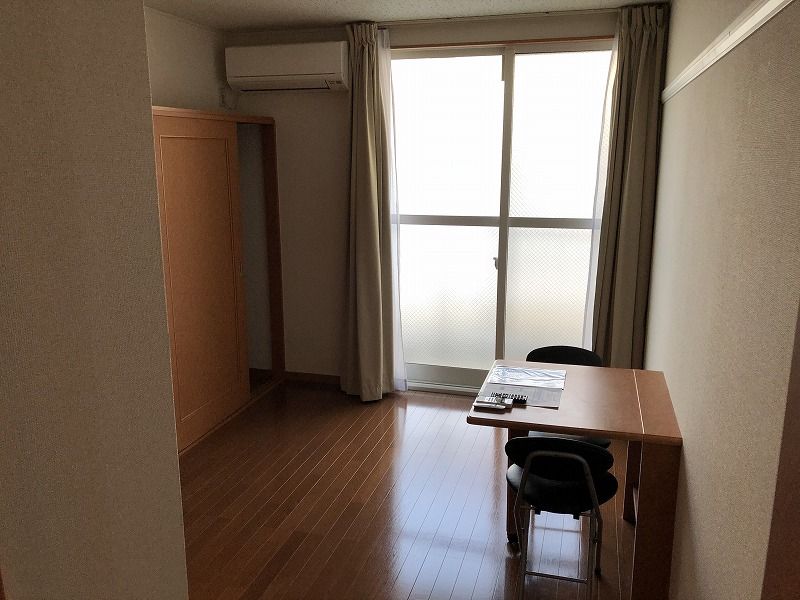 レオパレスバンリュ 居間