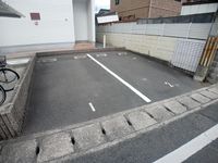 レオパレスサントラピーノ 駐車場