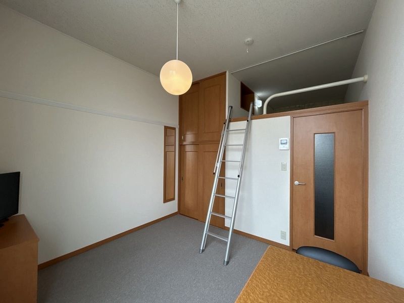 レオパレス司 居間