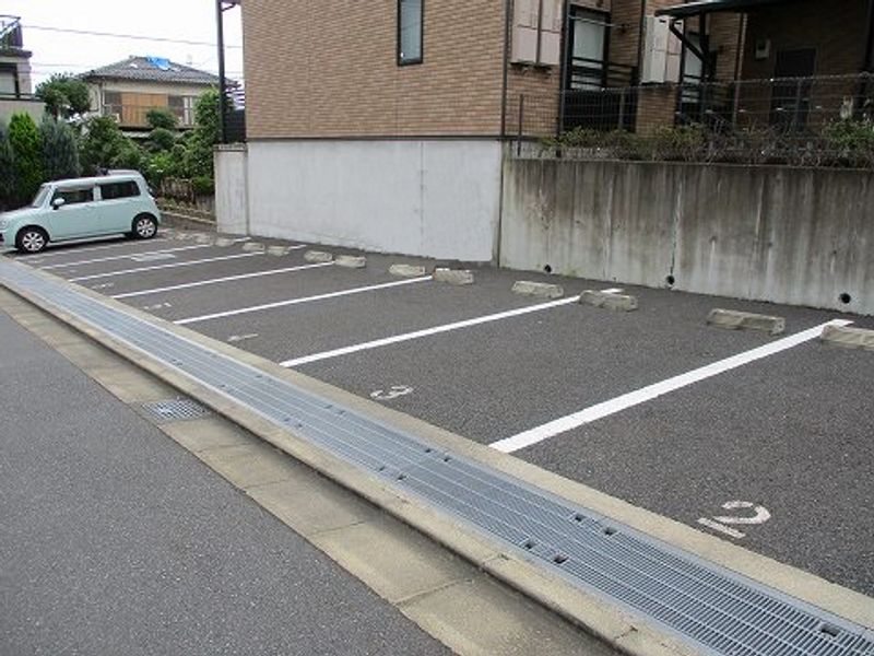 レオネクストフィーレ 駐車場