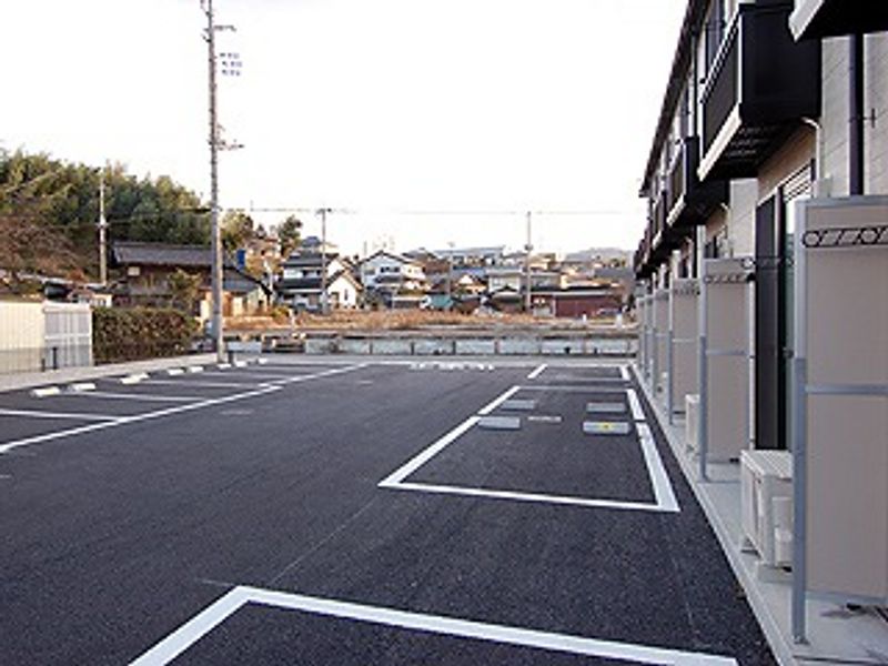 レオパレスルナシャインⅣ 駐車場