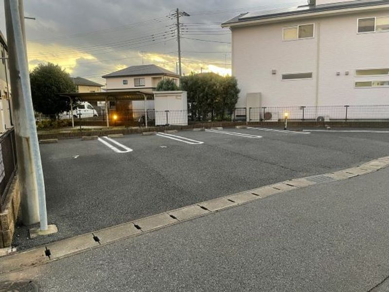 レオパレスプレミール 駐車場