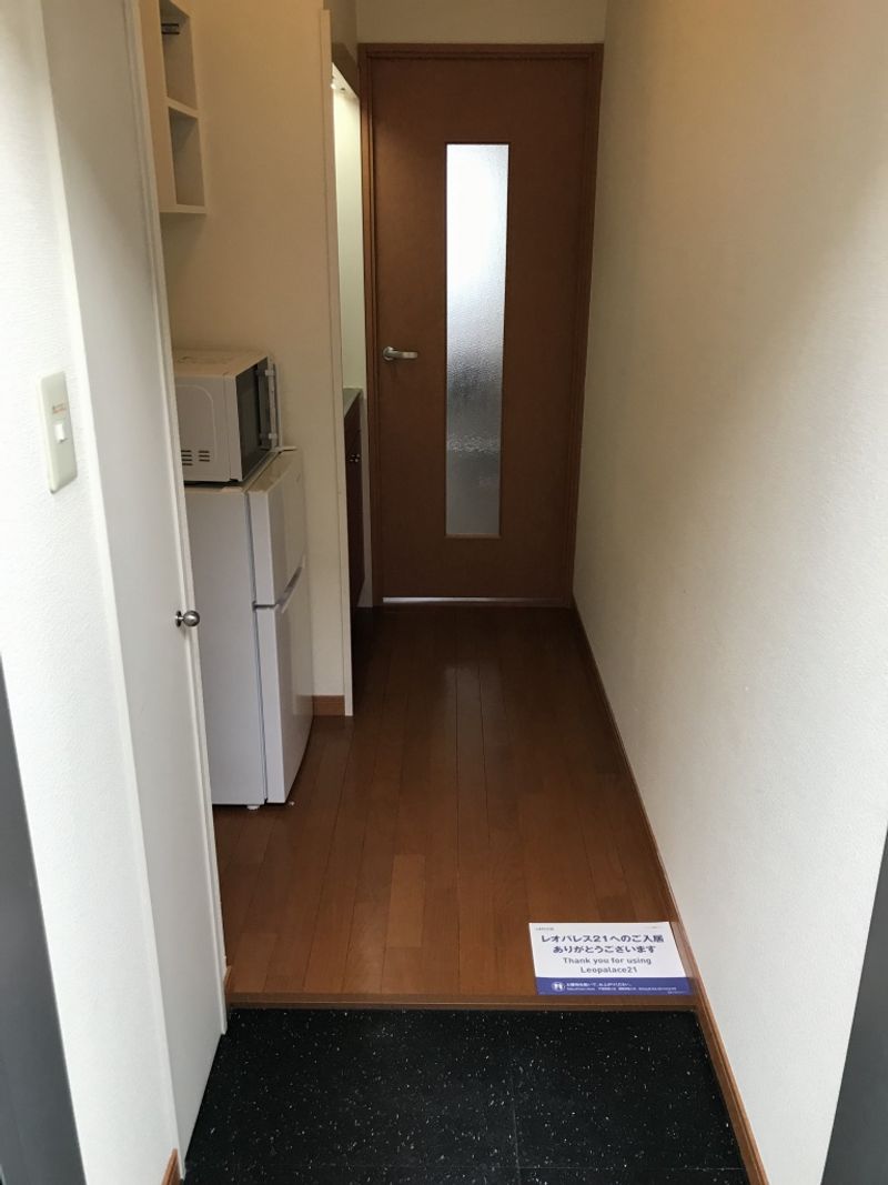 レオパレスコスモ 玄関