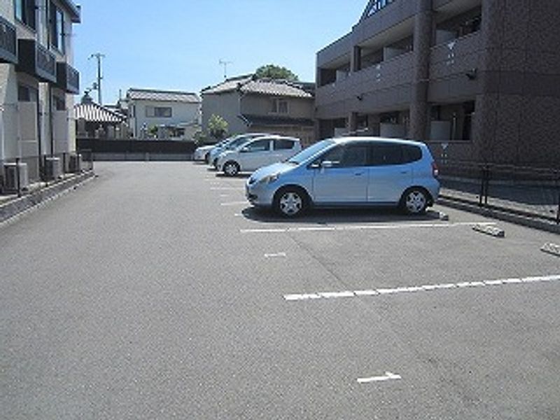 レオパレスＡＣＣＥＮＤＯ 駐車場