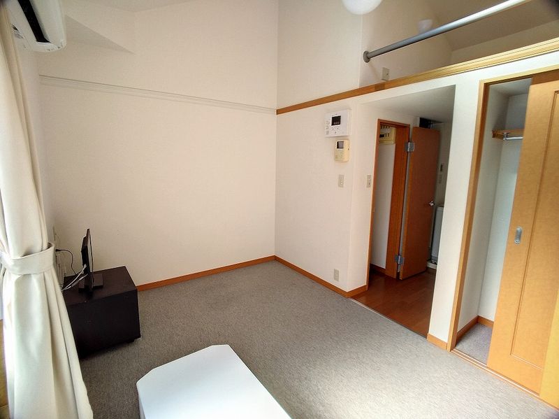 レオパレスメゾン・ド・ユキ 居間