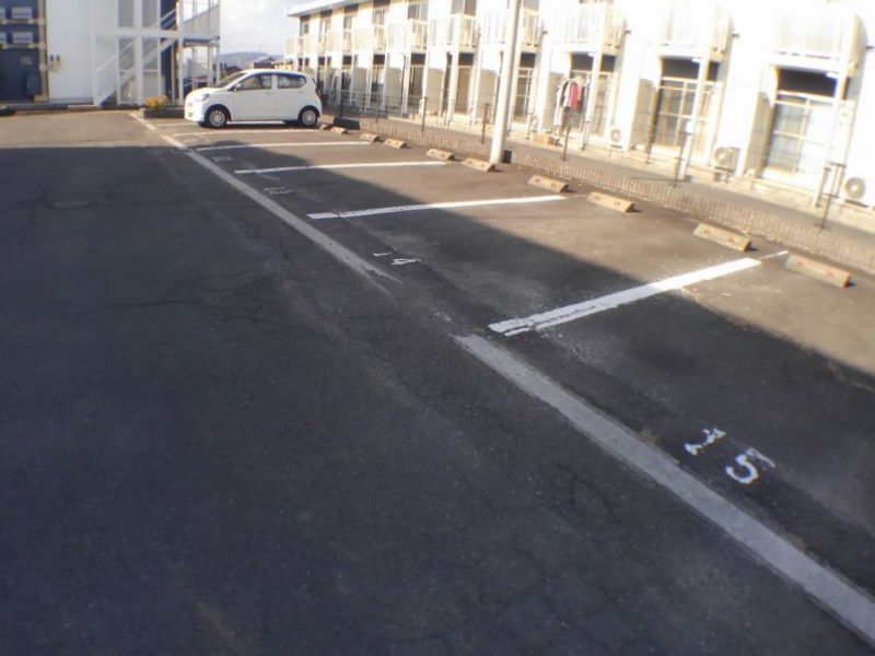 レオパレスＫＩＲＡＫＵ 駐車場