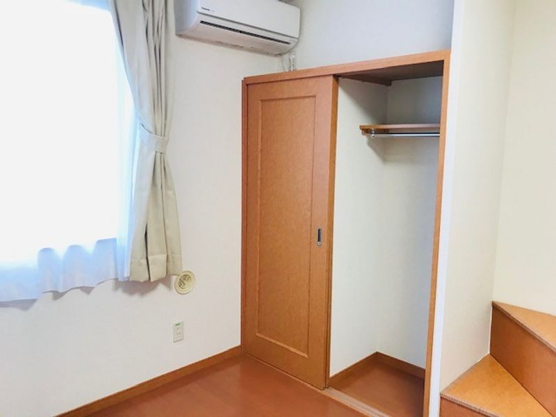 レオパレスカーサ　Ｔ 収納