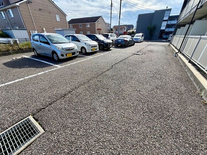 レオパレスミルキーウェイ 駐車場