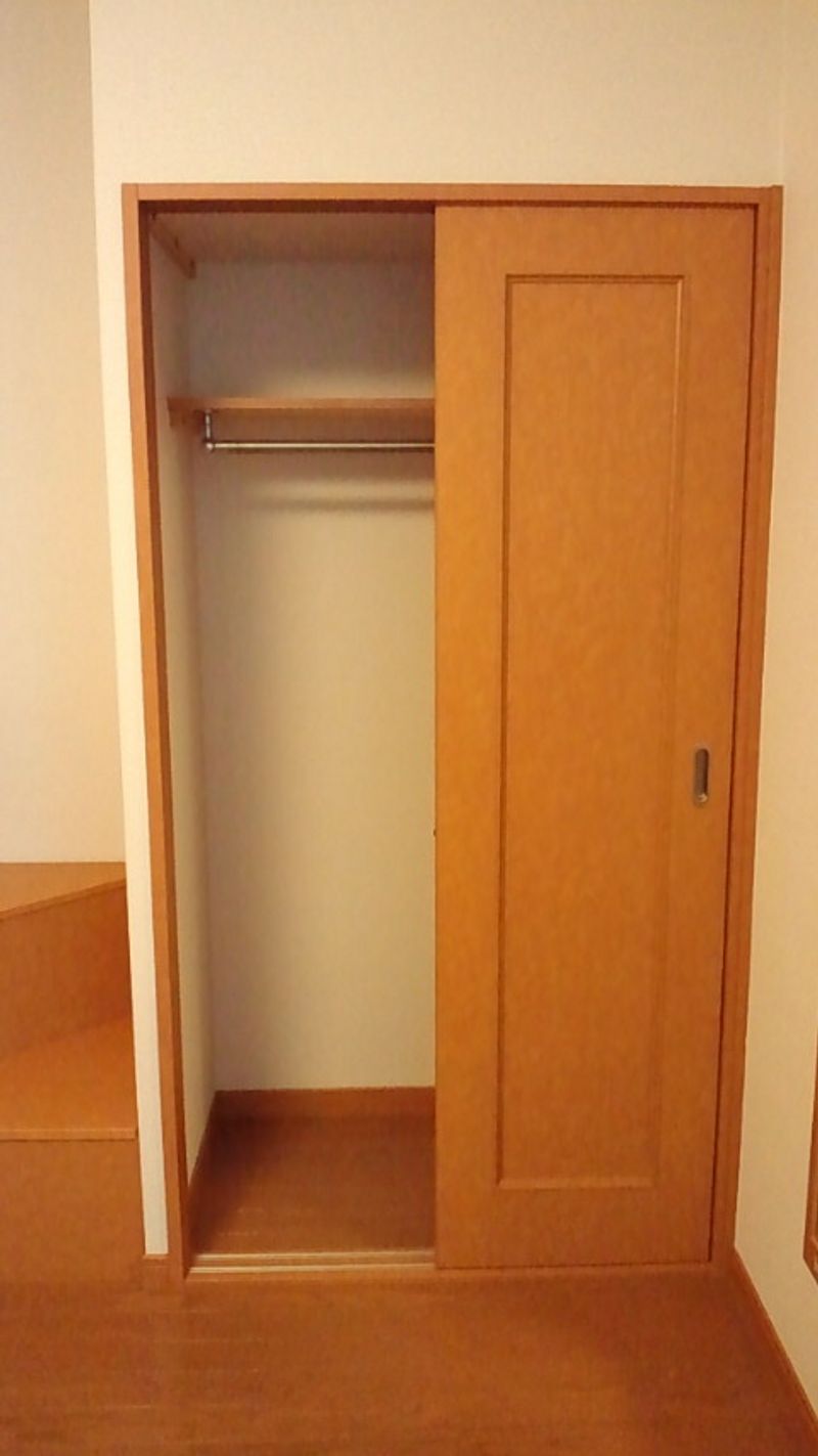 レオパレス名島 収納