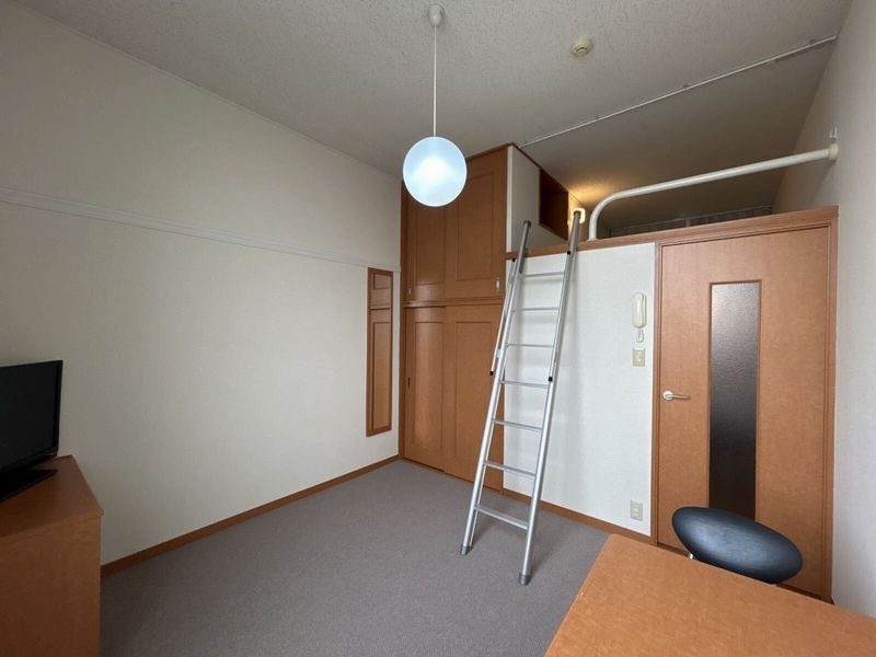 レオパレスレ・カトルーユ 居間