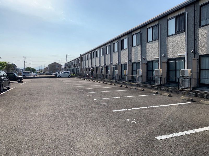 レオパレスＳ＆Ｆ 駐車場