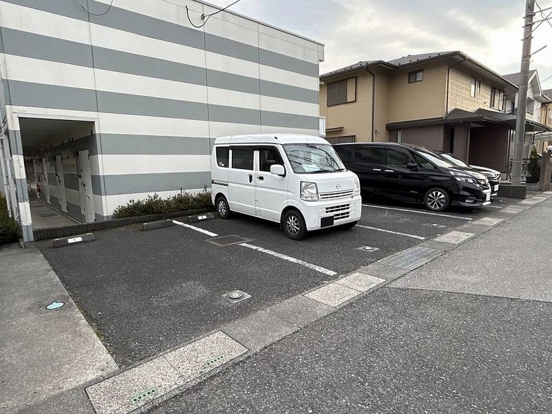 レオパレスジャクリン 駐車場