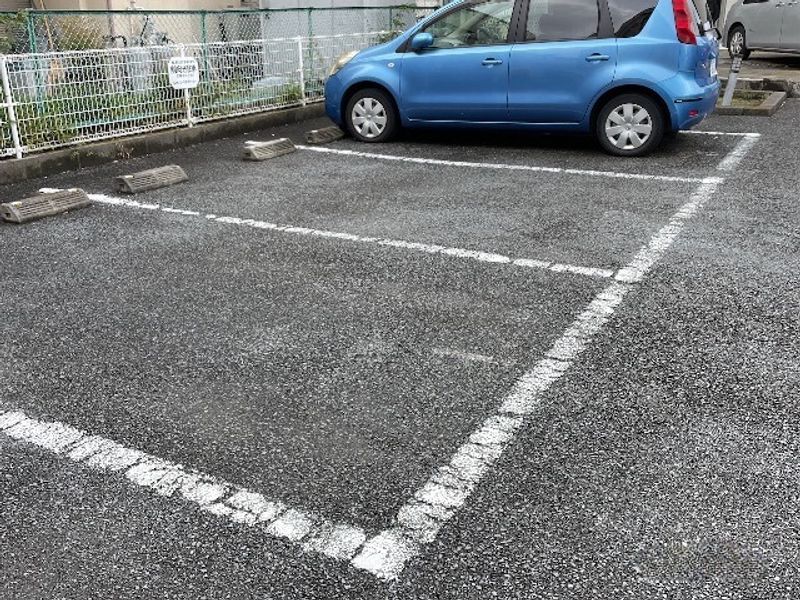 レオパレスヴィラフェリーチェ 駐車場